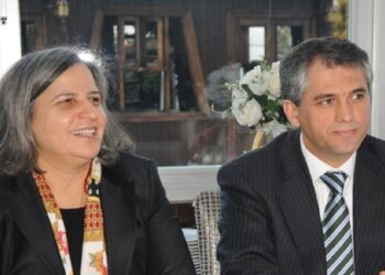 Diyarbakır Büyükşehir Belediye Eş Başkanları Tutuklandı