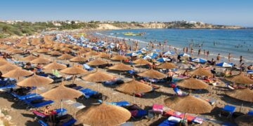 Kıbrıs’ın Güneyinde Turizm Geliri Arttı