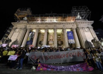 Brezilya’da Eylemciler Meclisi Bastı-Video