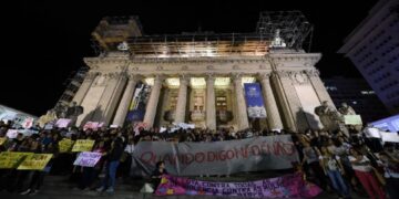 Brezilya’da Eylemciler Meclisi Bastı-Video