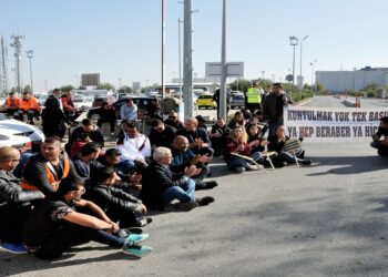 İşten Durdurmalar Protesto Edildi