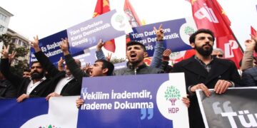 HDP’li Milletvekillerinin Tutuklanması İstanbul’da Protesto Edildi -Video-