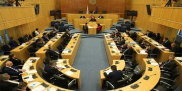 Kıbrıs’ın Güneyinde Meclis Gün Boyu Kıbrıs Sorununu Tartıştı