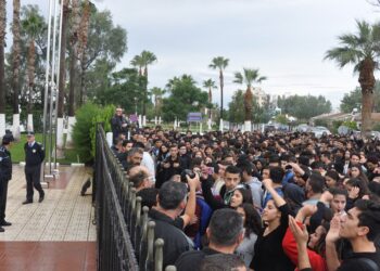 Öğrencilerin Öfkesi İsyana Dönüştü -Video-