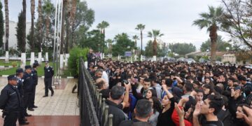 Öğrencilerin Öfkesi İsyana Dönüştü -Video-