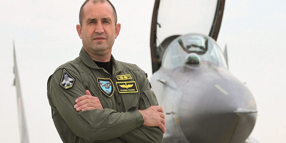 Bulgaristan’ın Yeni Başkanı Sosyalist Parti Adayı Emekli General Radev Oldu