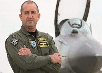 Bulgaristan’ın Yeni Başkanı Sosyalist Parti Adayı Emekli General Radev Oldu