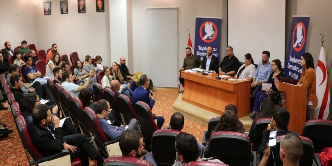 TDP Gençlik Örgütü Panel Düzenledi: Müzakereler ve Federal Kıbrıs