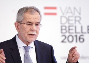 Avusturya’da Aşırı Sağ Kaybetti, Çevreci Van der Bellen Cumhurbaşkanı Oldu