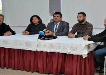 Öğretmen, Yalnızca Gerçeği Öğretmekle Sorumludur