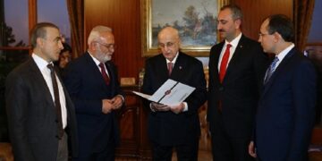 Türkiye’de Başbakanlığın Kaldırılmasını Öngören Anayasa Teklifi Meclis’e Sunuldu