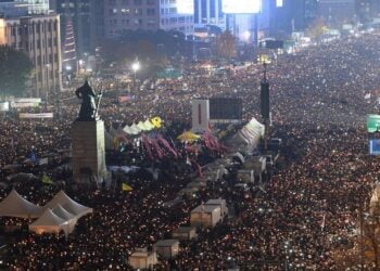 Mum Işığı İşe Yaradı | Kıvanç Eliaçık