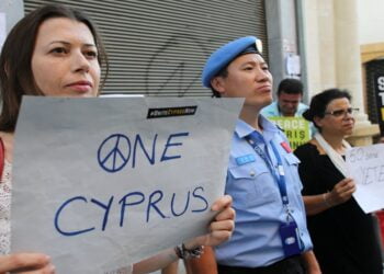 Guardian: Yunanistan ve Türkiye Üzerinde Kıbrıs’ta Anlaşma Baskısı