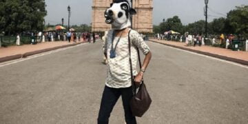 Hindistan’da ‘İnek Maskeli’ Protesto: Anayasada Kadınlar İnekler Kadar Yer Bulmuyor