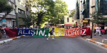 İstanbul’da Onur Yürüyüşü’ne Plastik Mermili ve Biber Gazlı Müdahale!