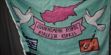 Milliyetçi Baskıya Karşı Yunan Bayrağı Yerine “Birleşik Kıbrıs” Bayrağı | Video