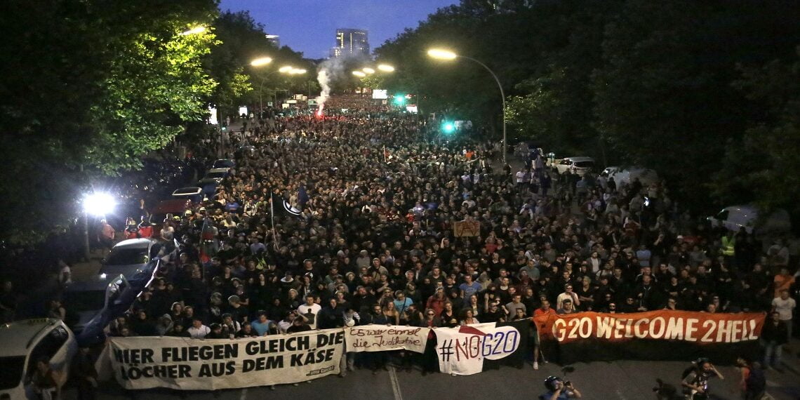 Hamburg’da On Binlerce İnsan Direndi | Foto