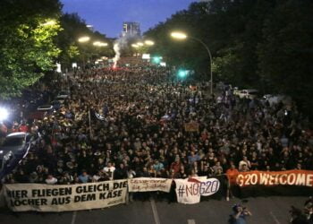 Hamburg’da On Binlerce İnsan Direndi | Foto