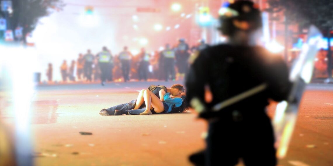 Zulmü Büyük Olan Değil Aşkı Büyük Olan Tamamlar Yapbozu | Selahattin Demirtaş