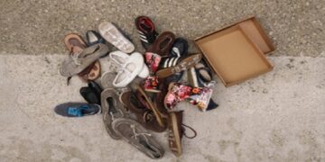 ‘Kirli Mesajlar’: Dünya Liderlerine Mültecilerin Ayakkabılarını Yolluyor | Video