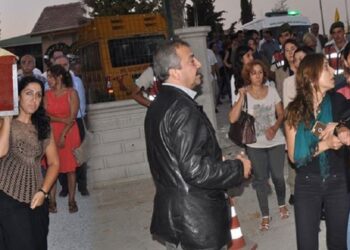 Çek Arabanı Faşist!