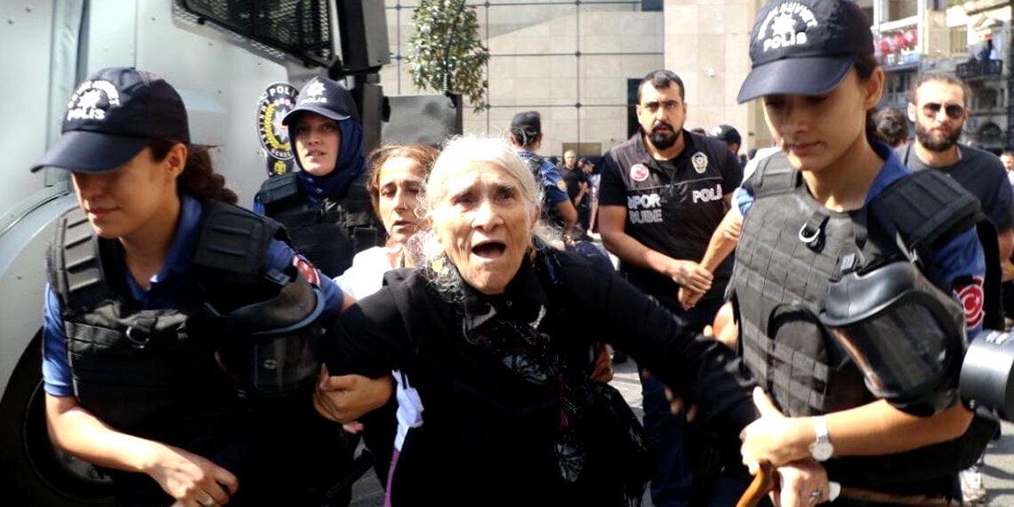 Cumartesi Anneleri 700. hafta eylemine polis saldırdı