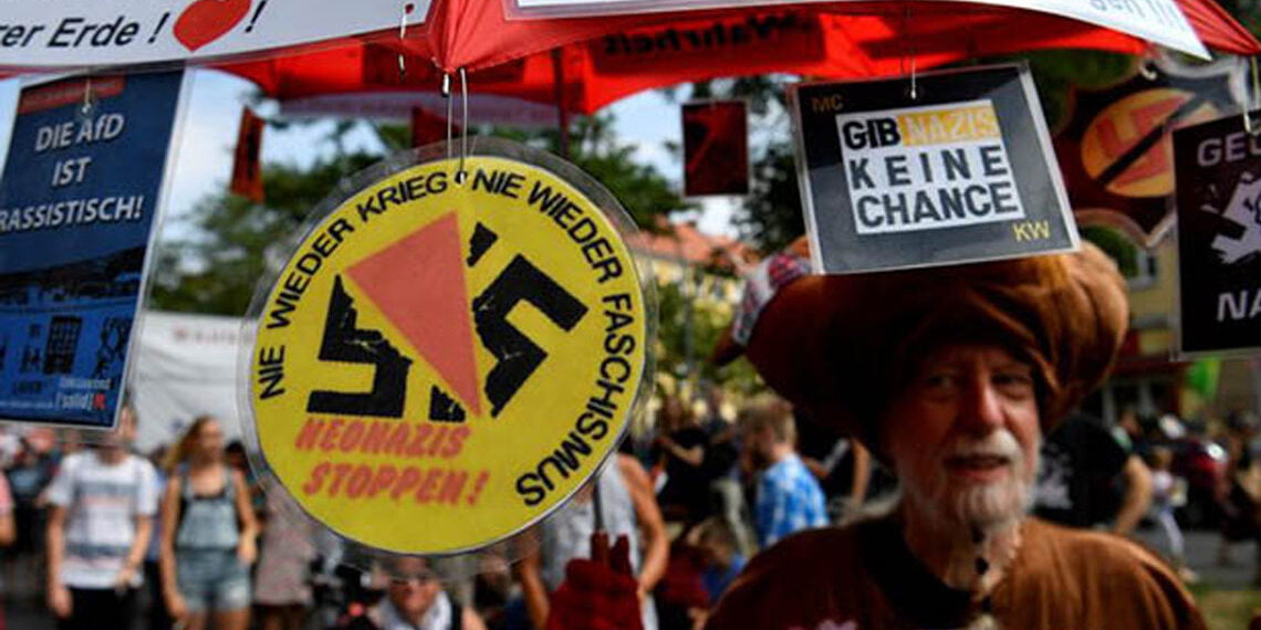 Berlin’de Neonazilere protesto