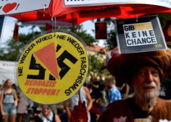 Berlin’de Neonazilere protesto