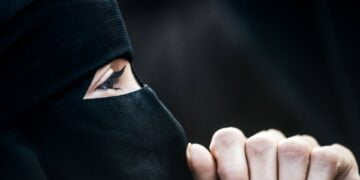 Danimarka’da peçe yasağı sonrası İlk ceza