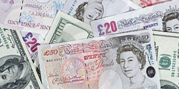 Türk lirası eridikçe eriyor