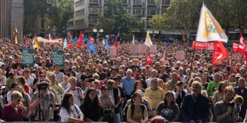 Almanya’da binler ırkçılığa karşı yürüdü