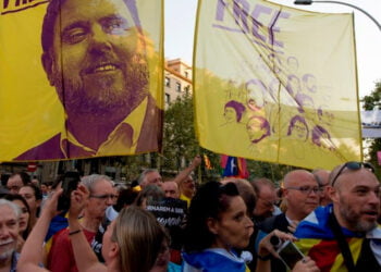Barselona’da binlerce kişi yeniden sokaklara çıktı