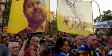 Barselona’da binlerce kişi yeniden sokaklara çıktı