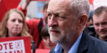 İngiltere’de erken seçim sesleri