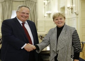 Kıbrıs Sorunuyla İlgili Nabız Yoklayan Lute Atina’da Kotzias’la Görüştü