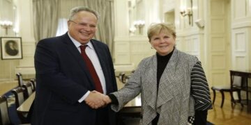 Kıbrıs Sorunuyla İlgili Nabız Yoklayan Lute Atina’da Kotzias’la Görüştü