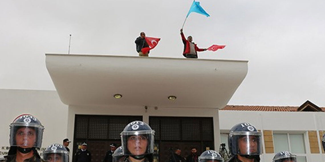 Meclis damına çıkıp bayrak açmanın cezası 4 bin TL