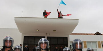 Meclis damına çıkıp bayrak açmanın cezası 4 bin TL