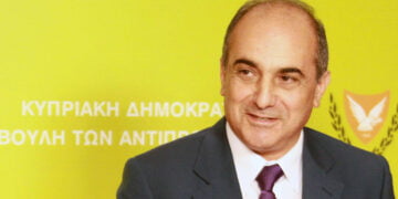 Syllouris: “Kıbrıs sorununa yönelik bölücü yaklaşımlar zarar vericidir”