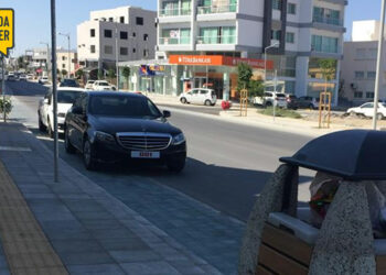 Meclis Başkanı’ndan makam arabasıyla bisiklet yolu işgali