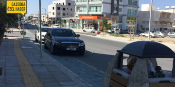 Meclis Başkanı’ndan makam arabasıyla bisiklet yolu işgali