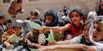 Kıtlıktan ot yemeye başladılar