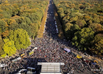Almanya’da 200 binden fazla kişi faşizme geçit yok dedi  (Foto+Video)