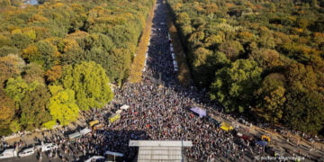 Almanya’da 200 binden fazla kişi faşizme geçit yok dedi  (Foto+Video)