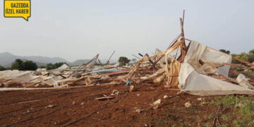 Tatlısu’daki hortum seralara ağır zarar verdi