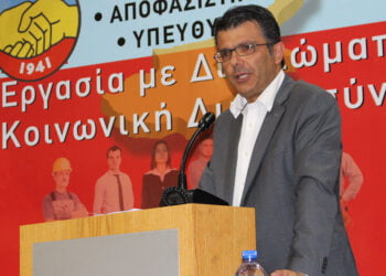 Akansoy: “Yüzümüzü sokağa dönmeliyiz”