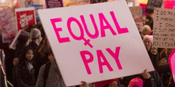 Avrupa’da erkekler kadınlardan daha fazla kazanıyor