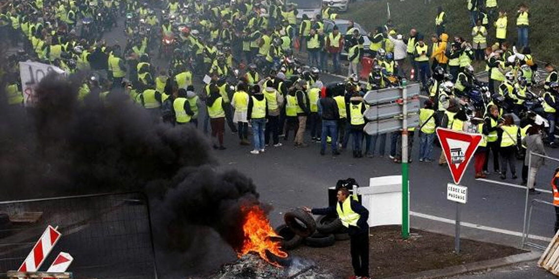 Fransa’da benzin zammı isyanı