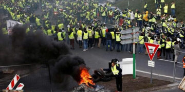 Fransa’da benzin zammı isyanı