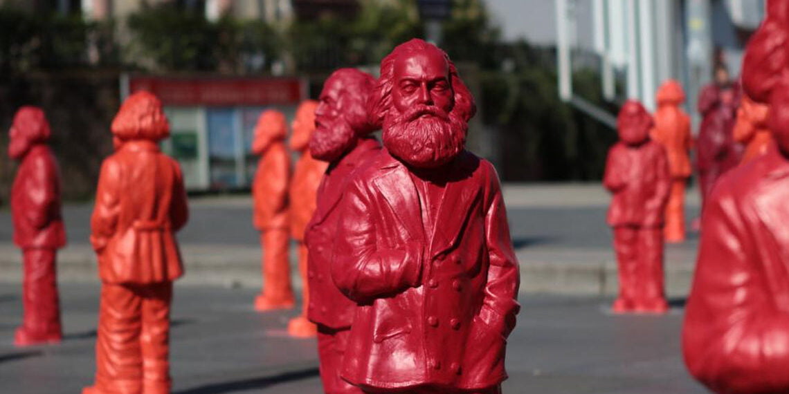 Bugün Marx’a başvurmak: Demir atma hareketini yinelemek – Slavoj Žižek